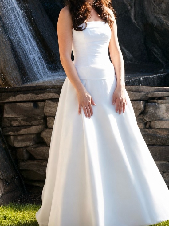 Dresses & Skirts - Modern Strapless White A-Line Wedding Gown